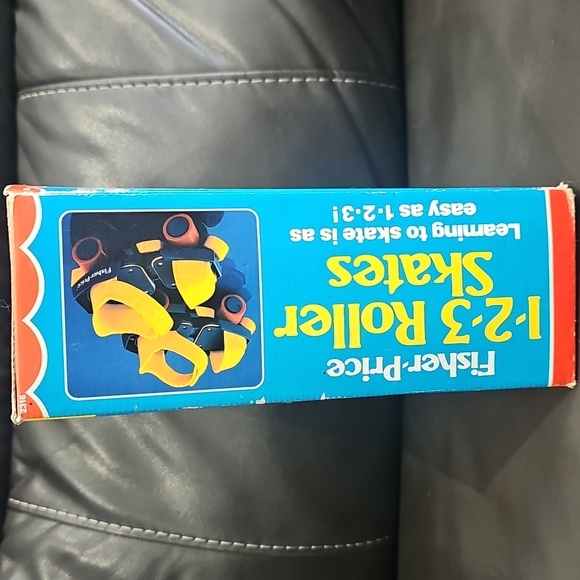 Fisher-Price • 1-2-3 Roller Skates - Picture 3 of 7